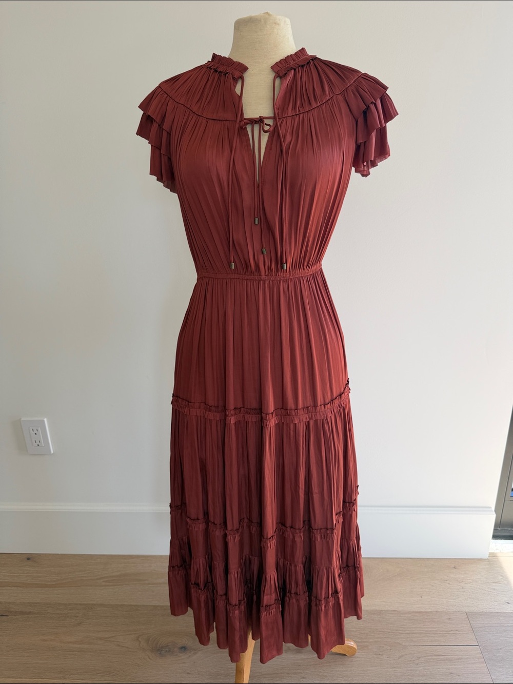Women's Rust Red Tiered Midi Dress with Ruffle Shoulders